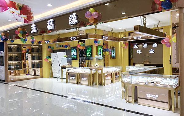 珠寶展柜廠選擇必須重視的兩點因素
