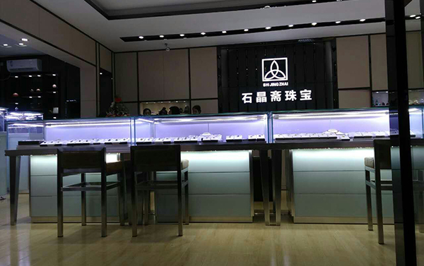 采購珠寶首飾柜臺(tái)要選展柜廠家