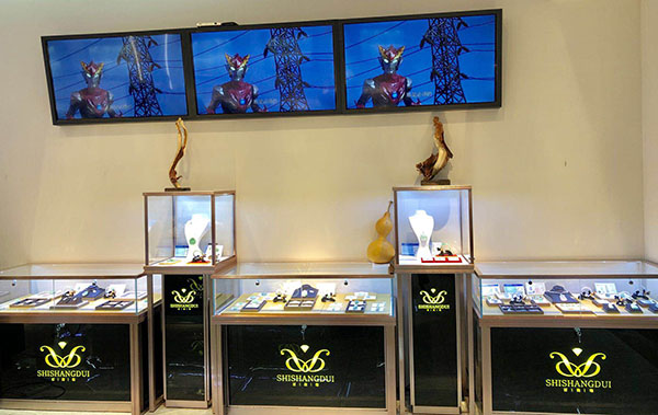 珠寶展柜定制,珠寶展柜廠家,珠寶展柜定制廠家,珠寶展柜設(shè)計,玻璃珠寶展示柜