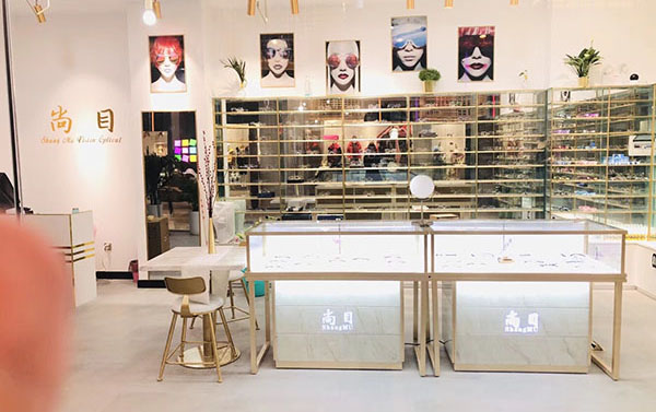 定制珠寶展示柜要到專業(yè)廠家，真是實(shí)惠