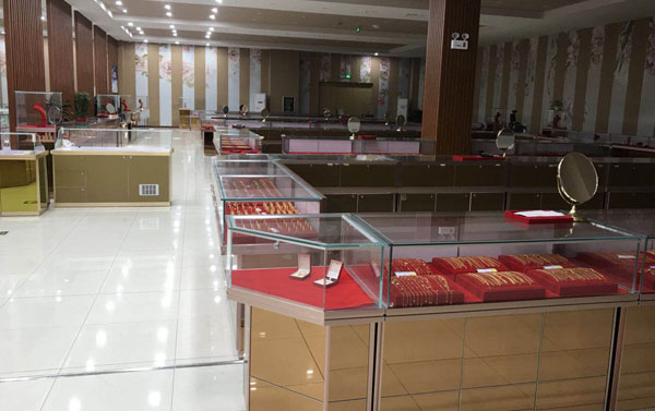 珠寶展示柜工廠選擇，關(guān)鍵詞看這三點