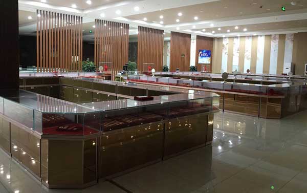 鴻汰玻璃展示柜都具有什么樣的優(yōu)勢(shì)？